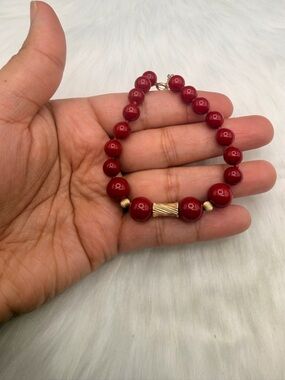 14k Yellow Gold Red Agate Bracelet 7.5 Inches.